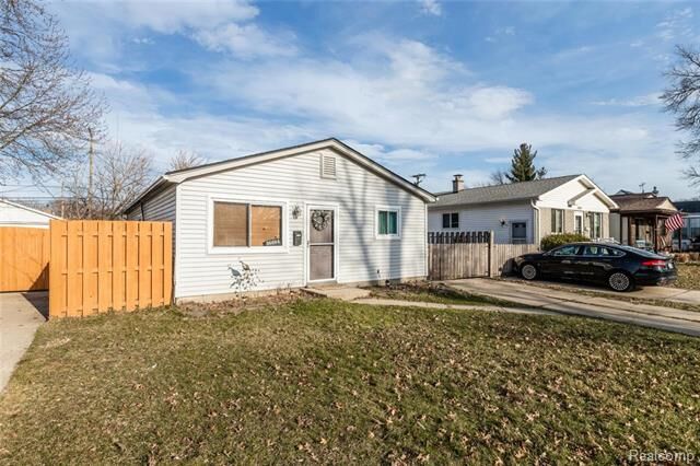 Property Photo: 26684 Townley Street MI 48071
