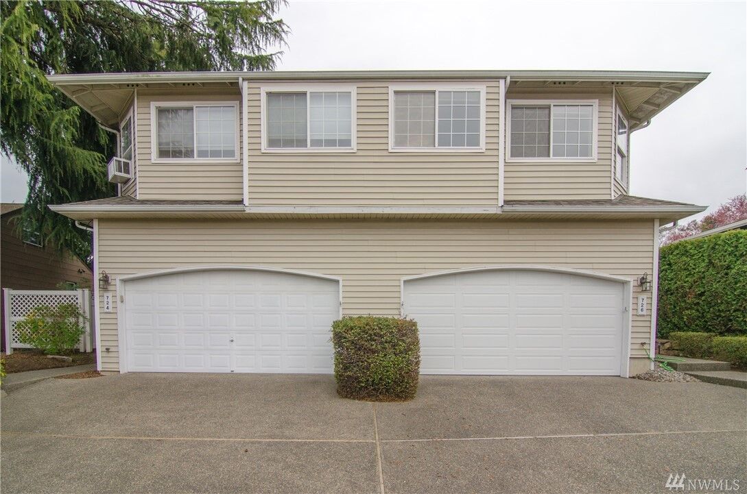 Property Photo: 724 State St S 1 WA 98033