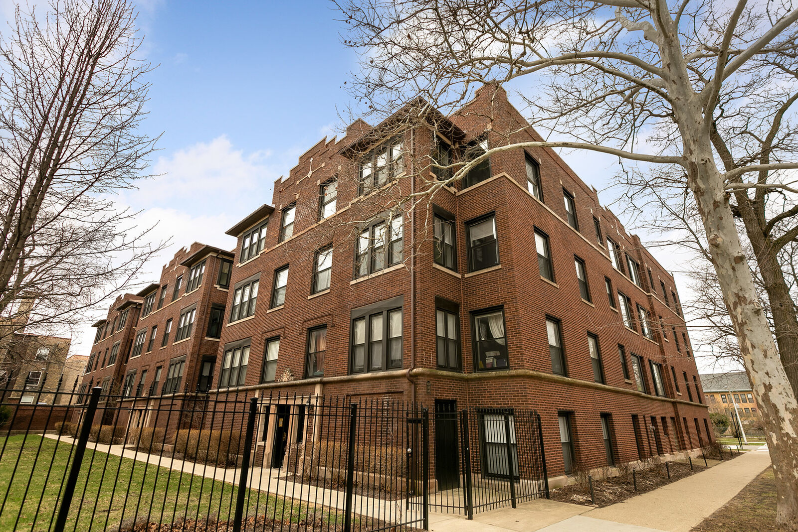 Property Photo: 1441 W Greenleaf Avenue 3S IL 60626