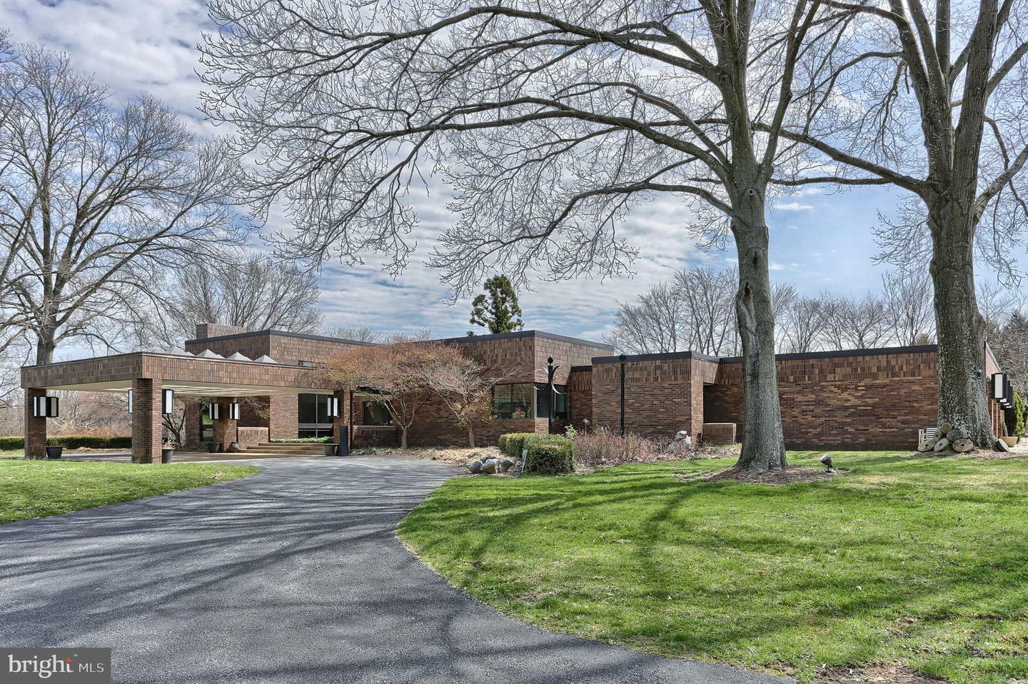 Property Photo:  4025 Crooked Hill Road  PA 17110 