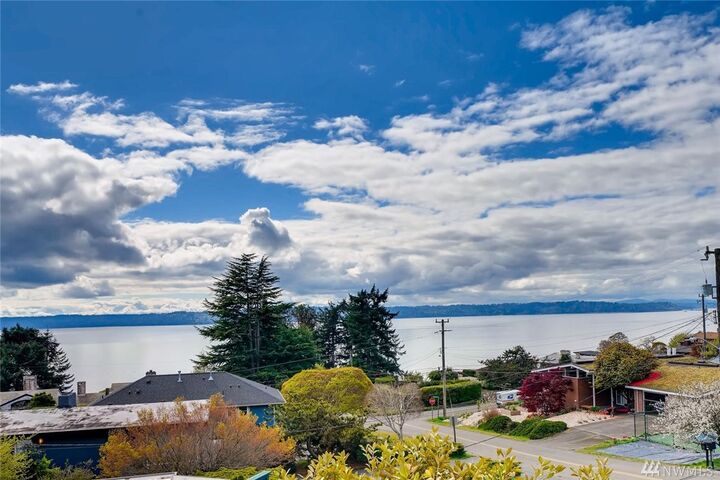 Property Photo:  2405 SW 125th St  WA 98146 