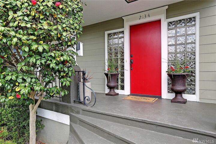 Property Photo:  2134 N 50th St  WA 98103 