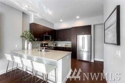 Property Photo:  50 Pine St 422  WA 98020 