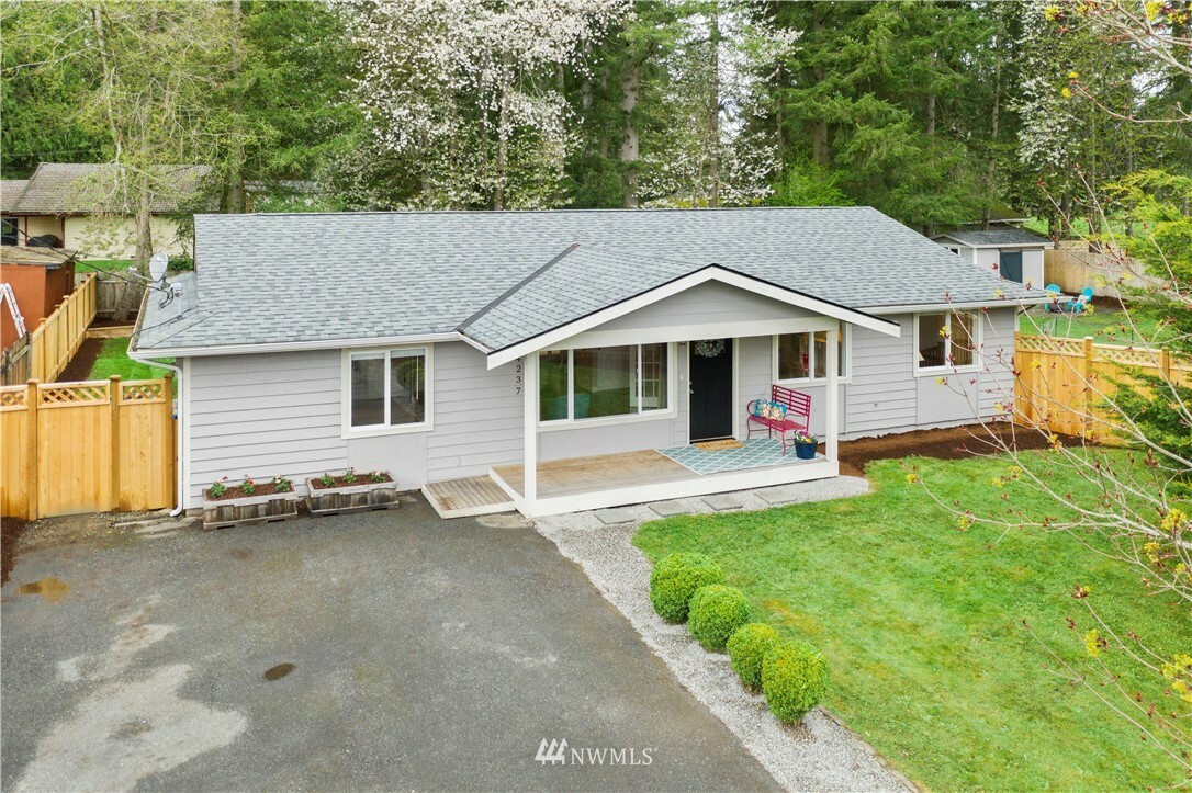 Property Photo:  4237 327th Place SE  WA 98024 