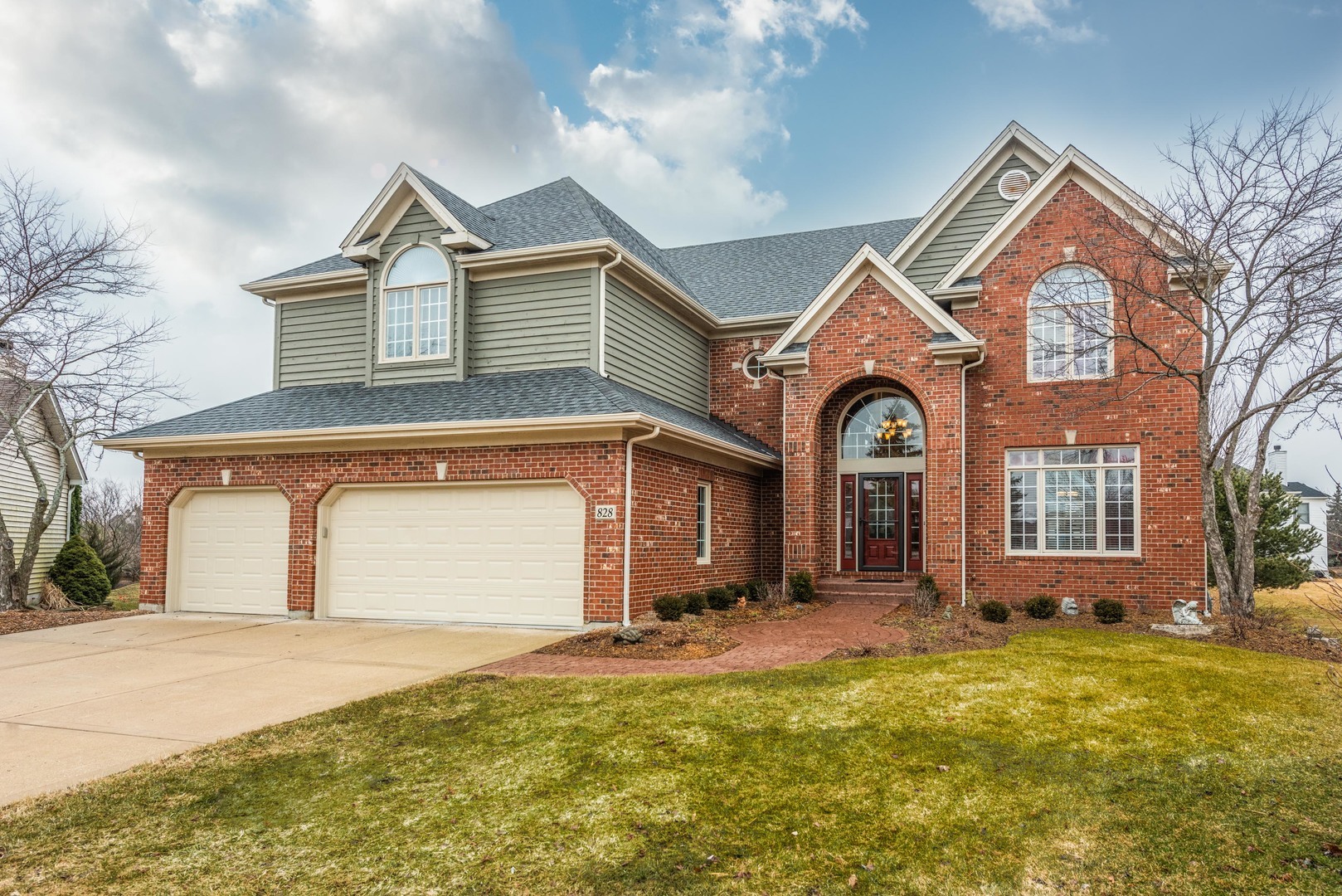 Property Photo: 828 Chasewood Drive IL 60177