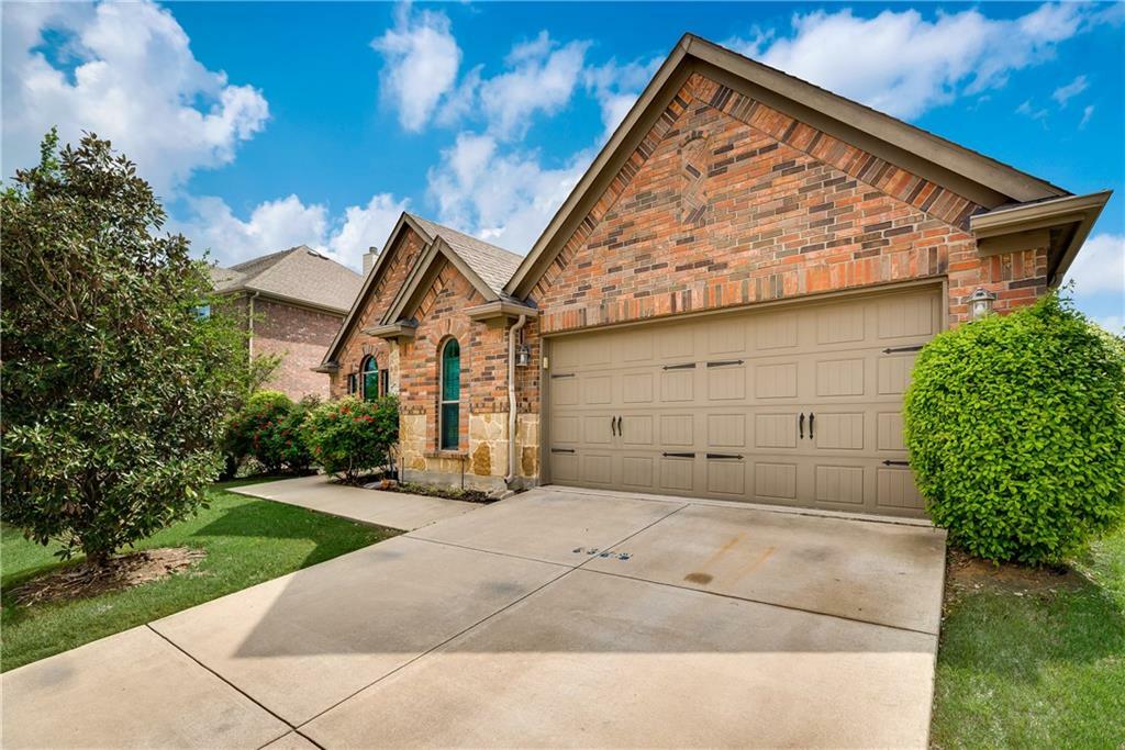 Property Photo: 443 Bristol Street TX 76262