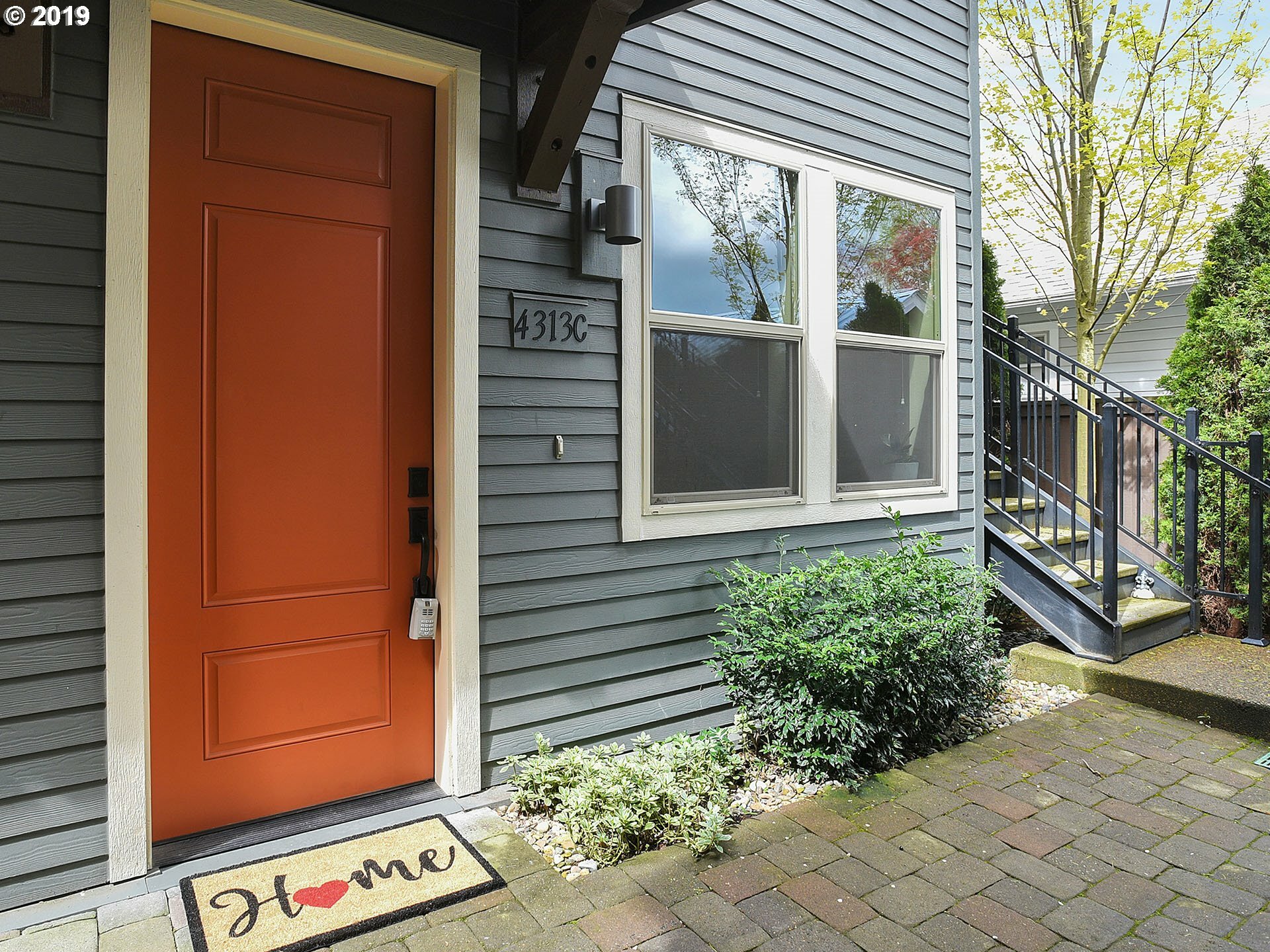 Property Photo:  4313 SE Division St C  OR 97206 