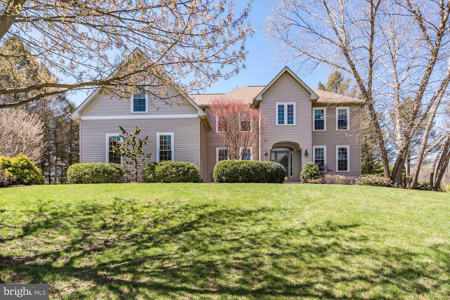 Property Photo: 33 N Iroquois Lane PA 19425