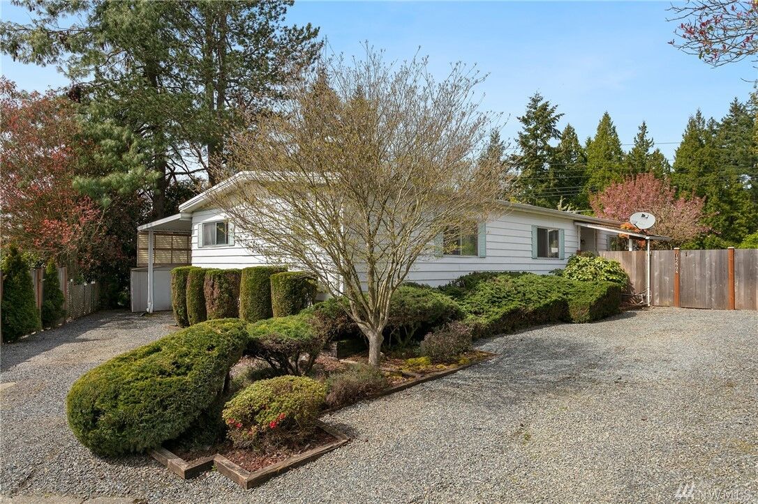 Property Photo: 12608 NE 193rd Ct WA 98011