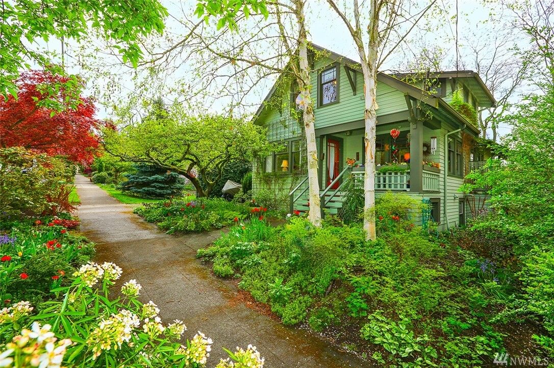 Property Photo:  2717 NE 53rd St  WA 98105 