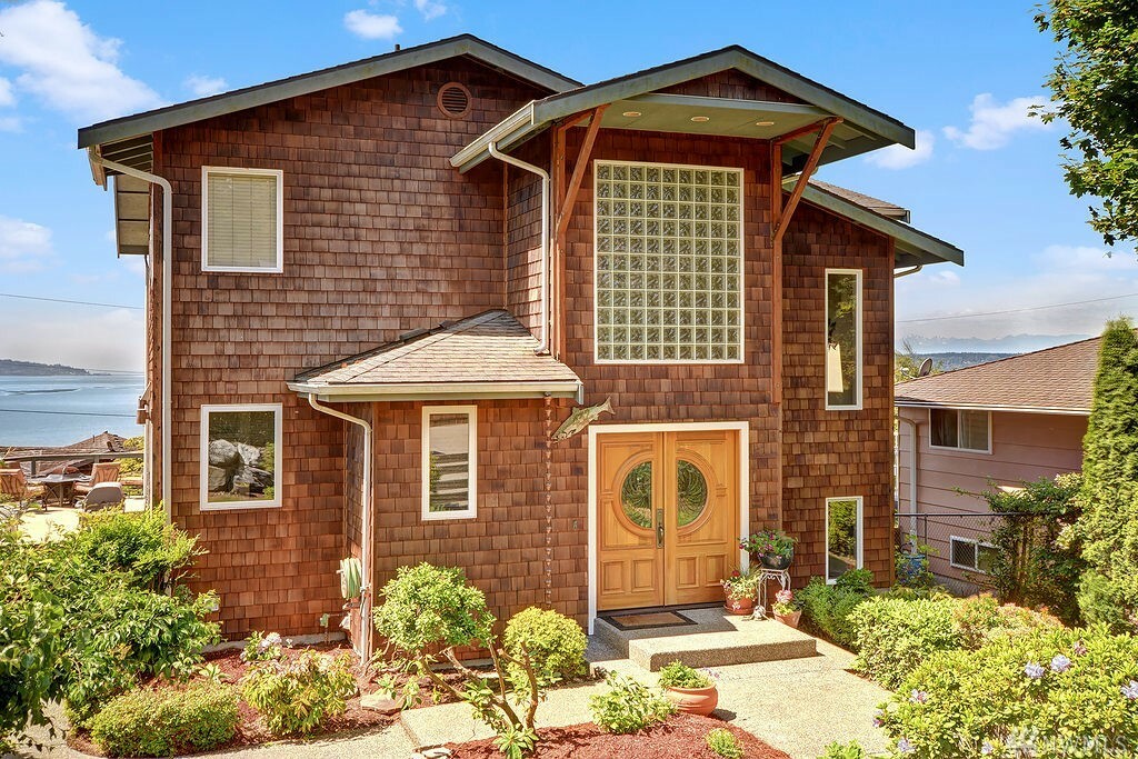 Property Photo: 432 Priest Point Dr NW WA 98271