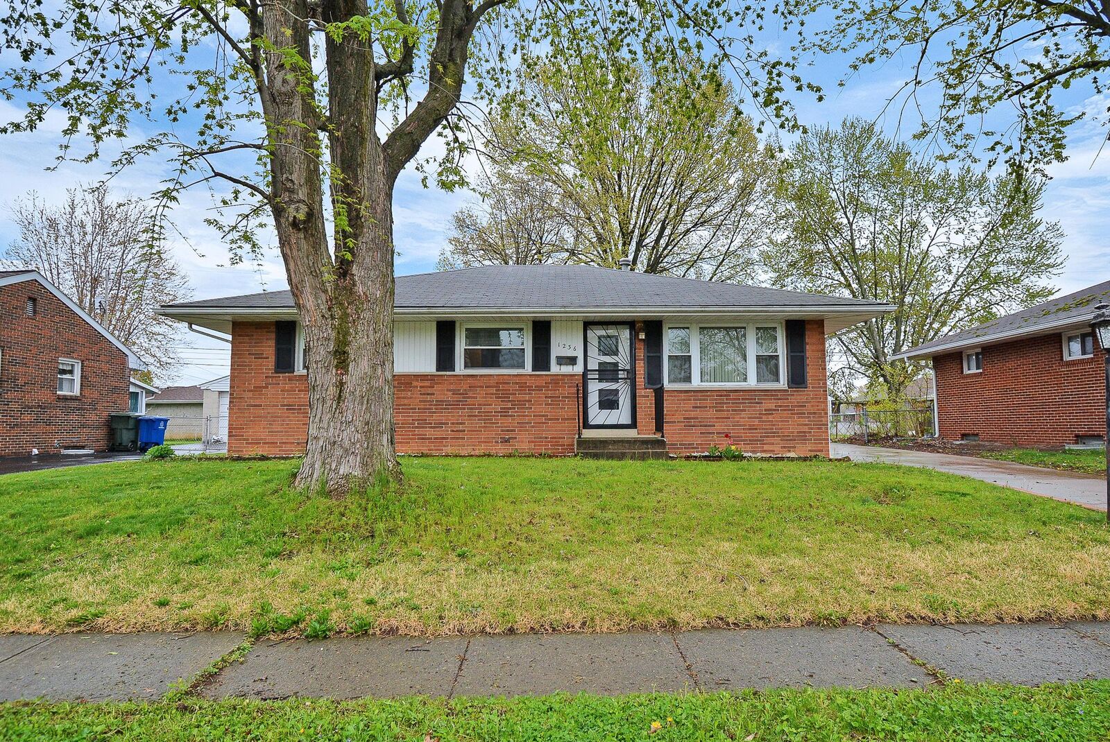 Property Photo:  1236 Elaine Road  OH 43227 