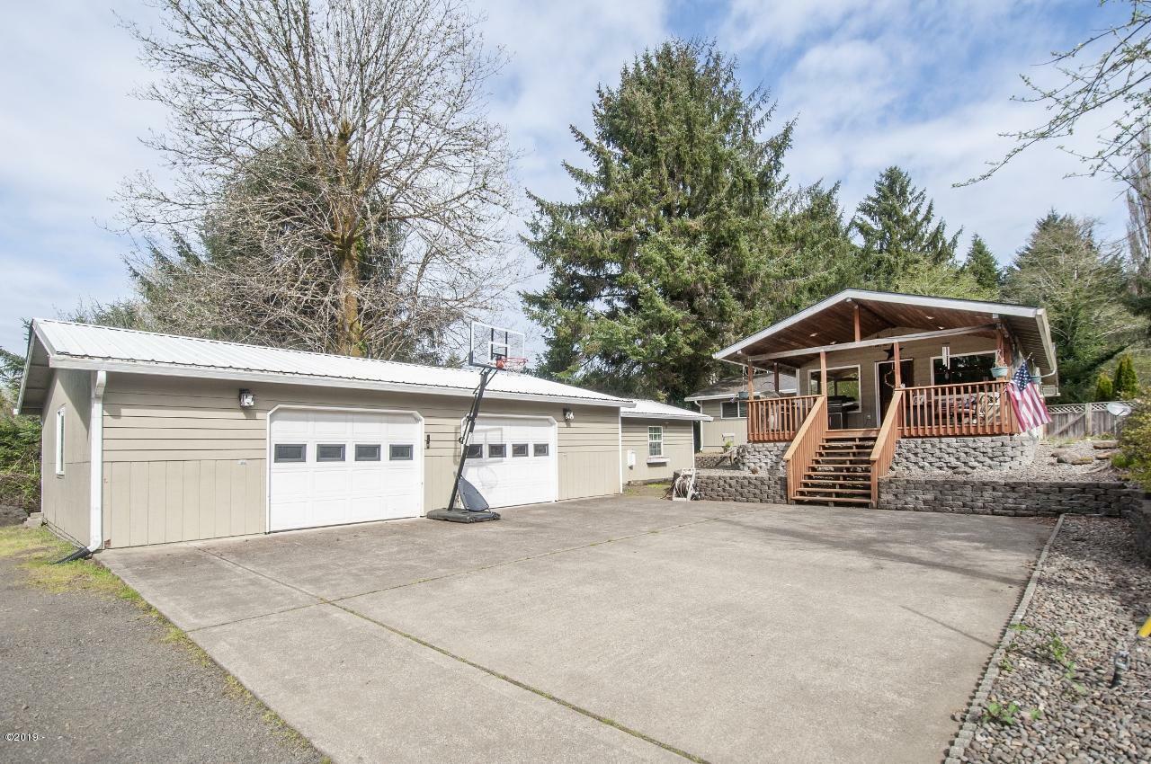 Property Photo: 1525 N North Bank Road OR 97368