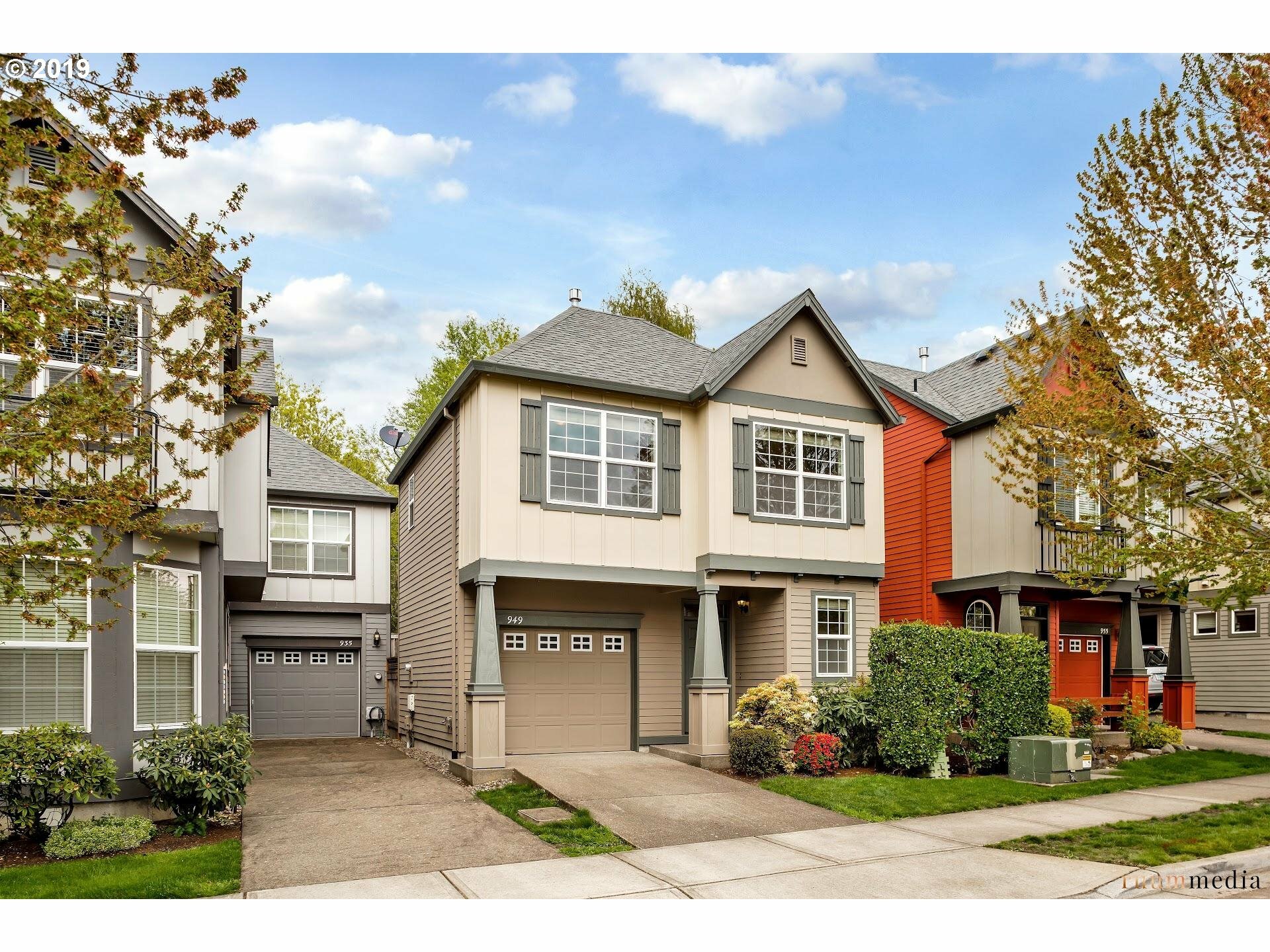 Property Photo: 949 SE Tamango St OR 97123
