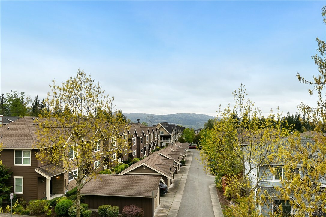 Property Photo: 1880 25th Ave NE 203 WA 98029