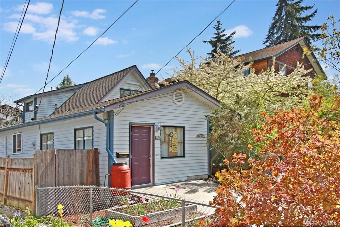 Property Photo:  4510 39th Ave S  WA 98118 