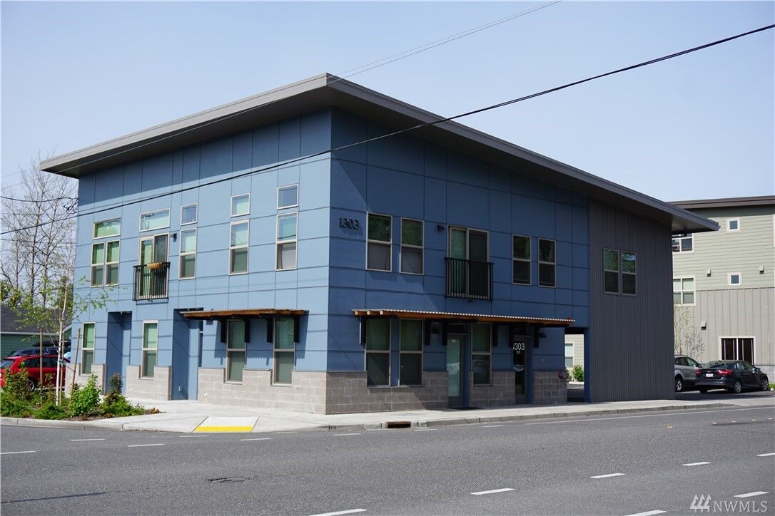 Property Photo:  1303 Dupont  WA 98225 