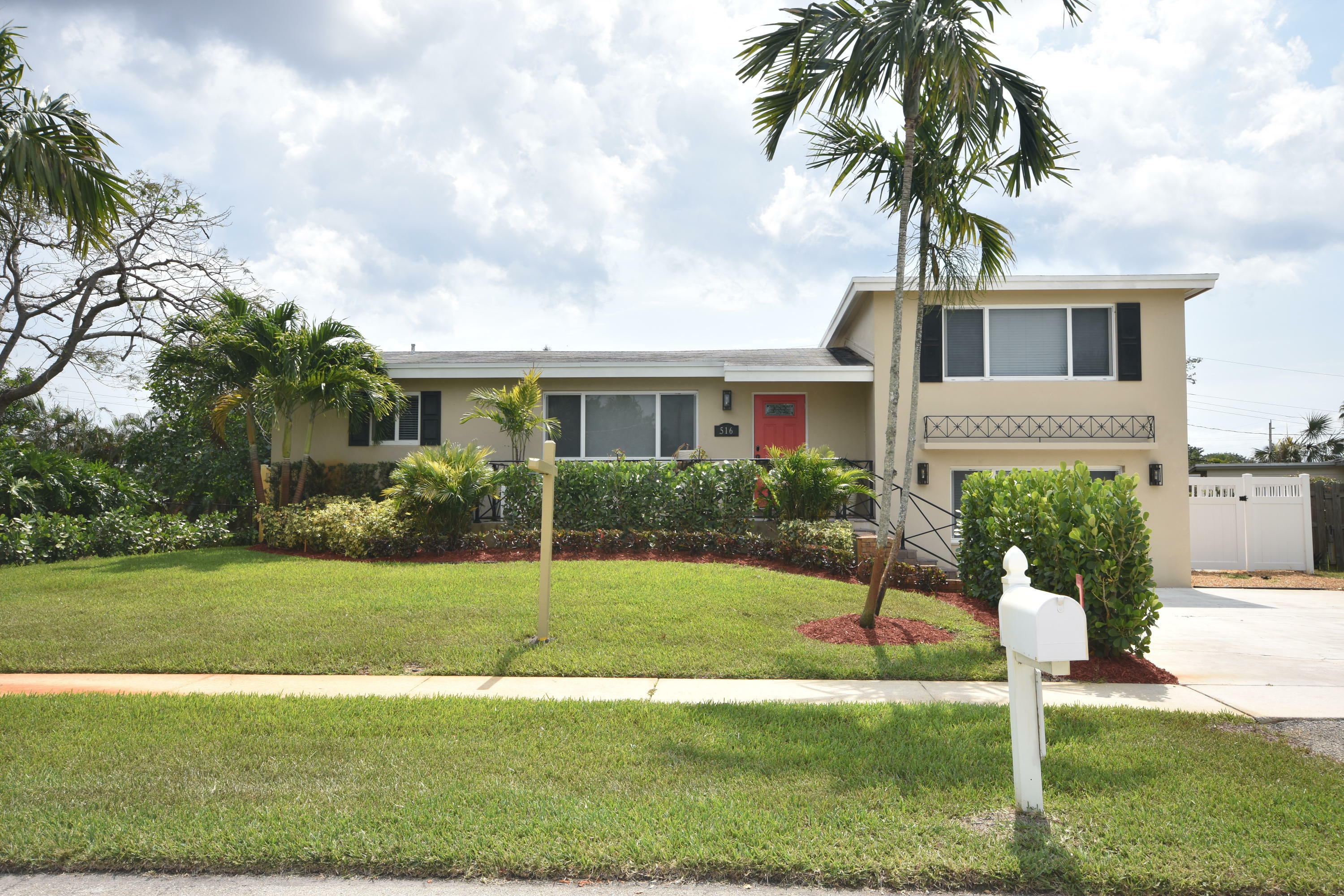 Property Photo: 516 NW 12th Terrace FL 33486