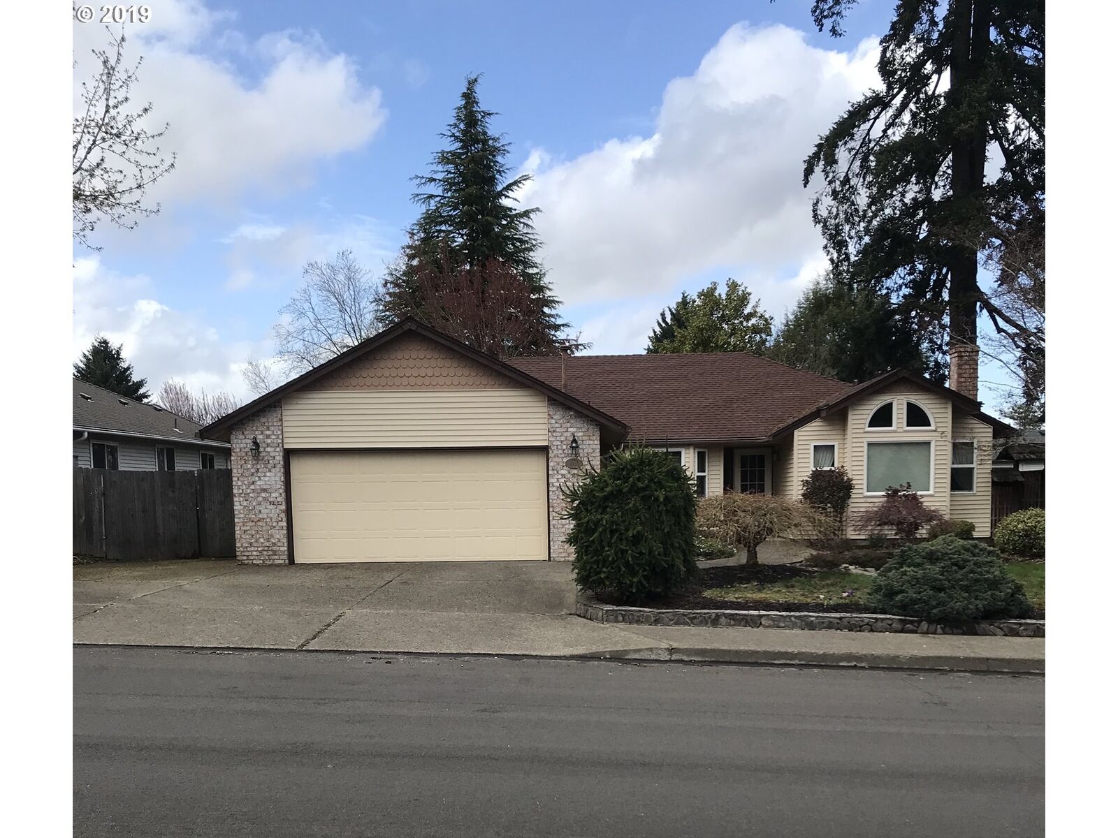Property Photo:  13023 SW Katherine St  OR 97223 
