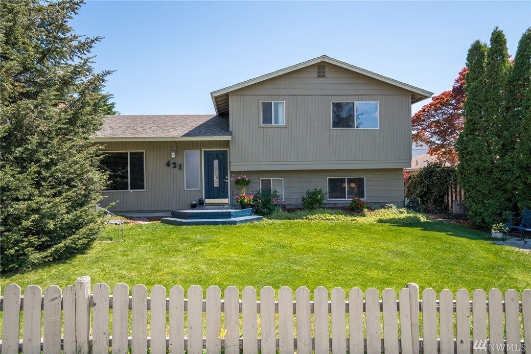 Property Photo:  421 S James Ave  WA 98802 
