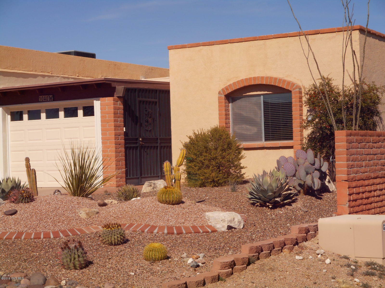 Property Photo:  1040 W Camino El Greco  AZ 85622 