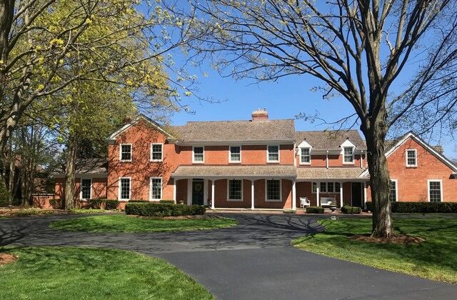 Property Photo: 51 Baybrook Lane IL 60523