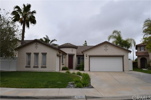 Property Photo: 40125 Julianne Drive CA 92563