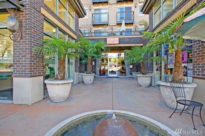 Property Photo: 1125 E Olive St 207 WA 98122