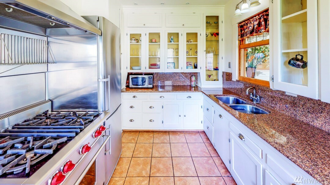 Property Photo:  816 S Summit Ave  WA 98312 