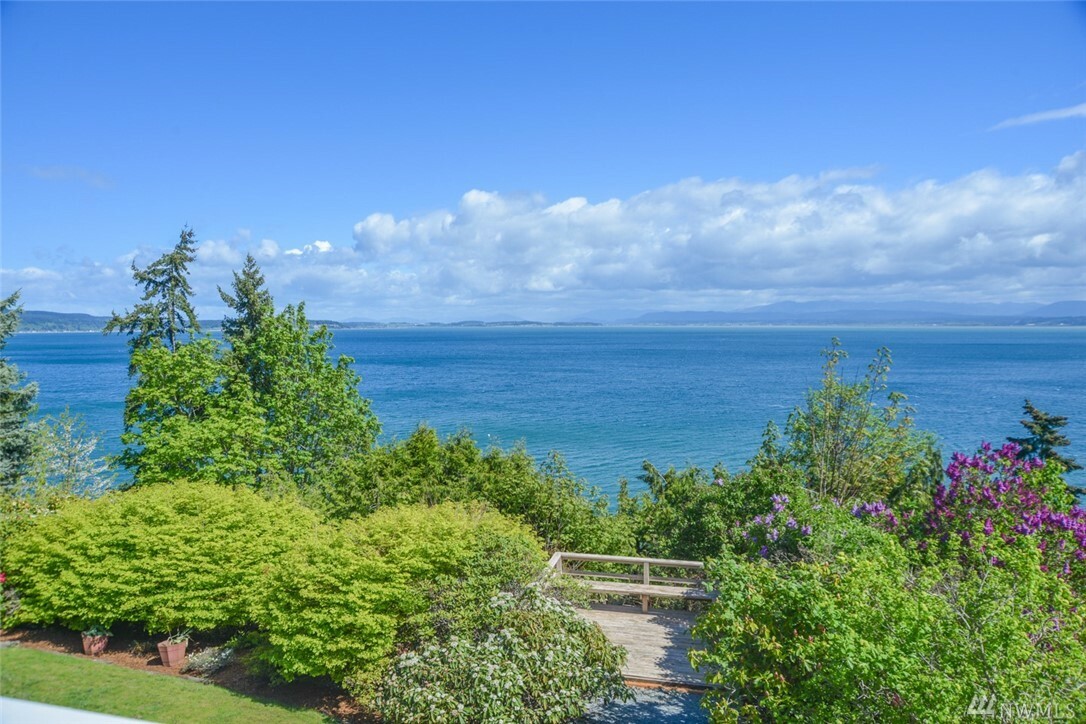 Property Photo:  1831 Cascade View Dr  WA 98282 