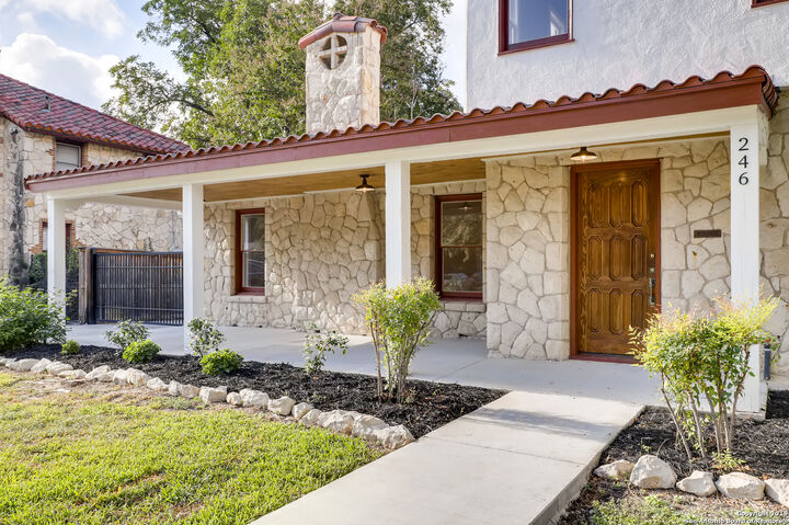 Property Photo: 246 Club Dr TX 78201