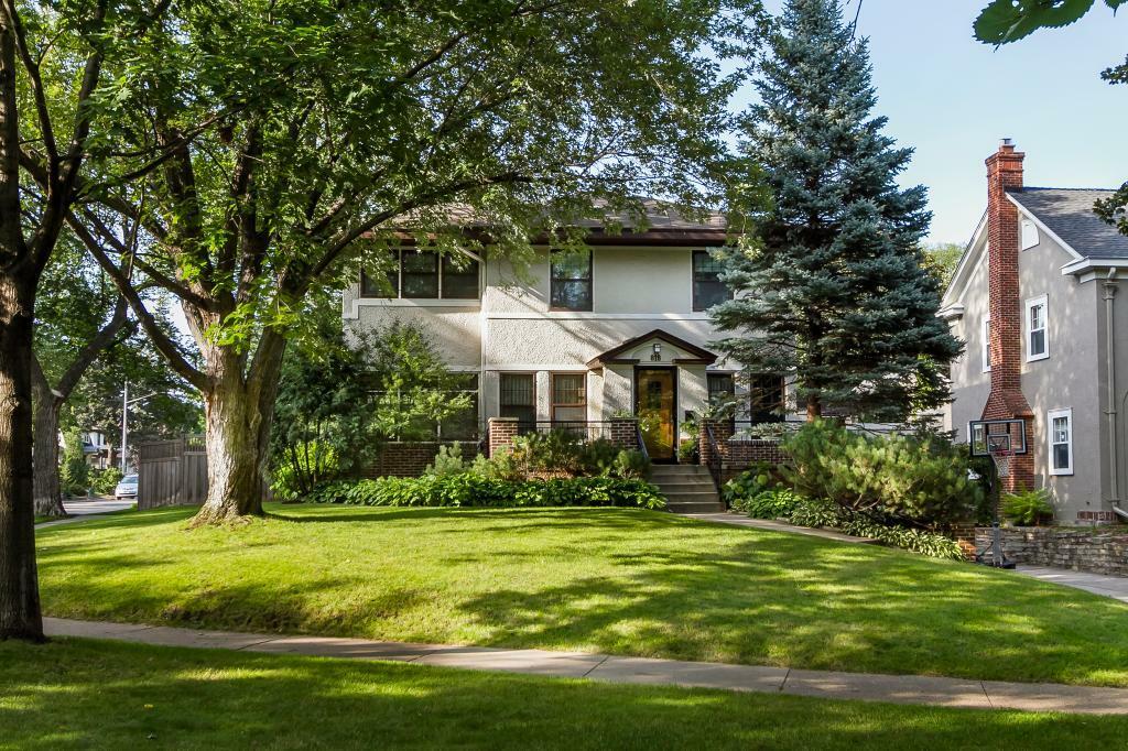 Property Photo:  818 W Minnehaha Parkway  MN 55419 