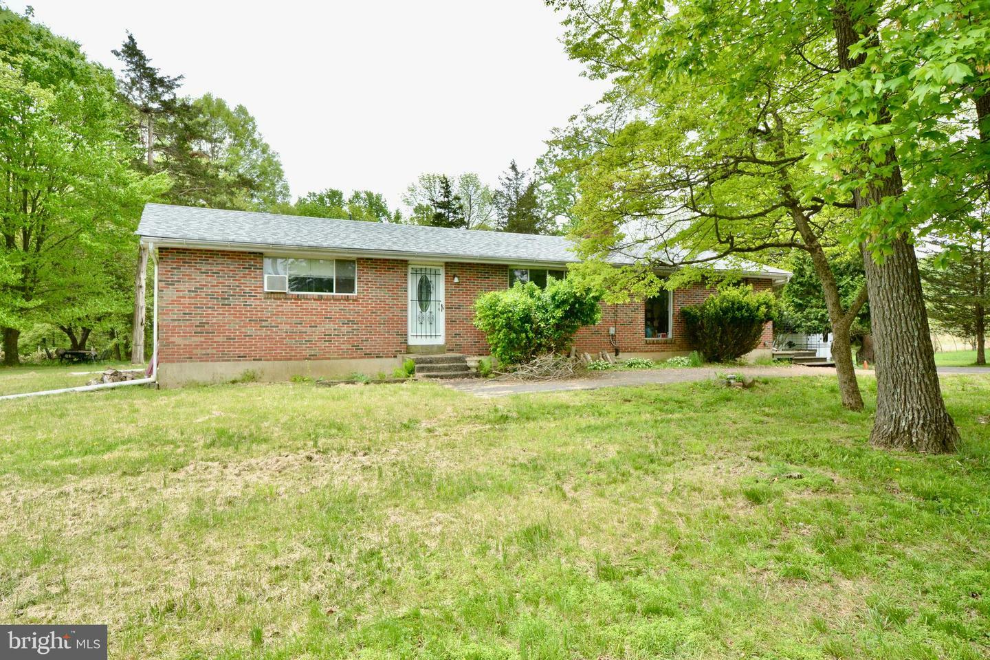 Property Photo:  21 Gulick Road  NJ 08551 