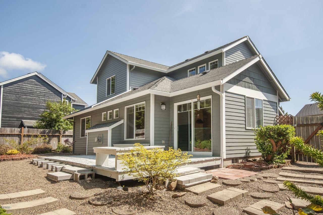 Property Photo: 4065 Evergreen Avenue OR 97341