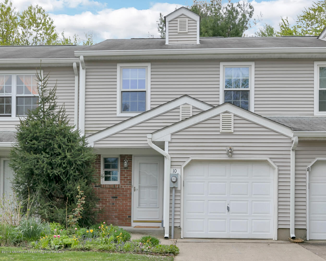 Property Photo:  10 Redwood Drive  NJ 07724 