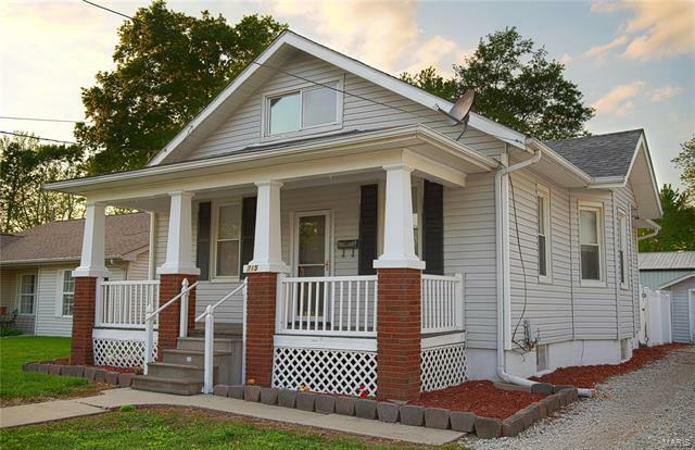 Property Photo:  715 West Church Street   62258 