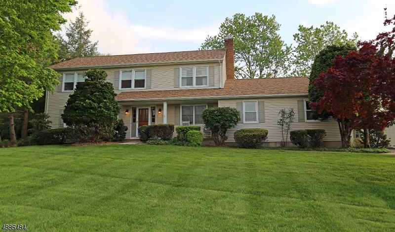 Property Photo:  123 Carriage Hill Way  NJ 08853 