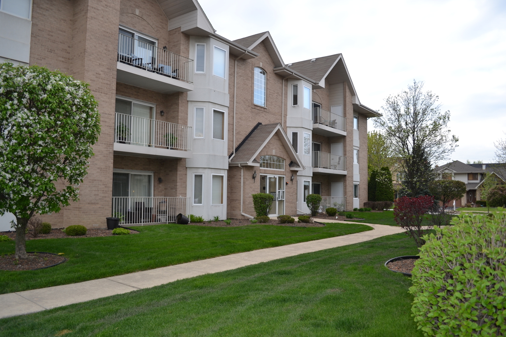 Property Photo: 5351 West Mint Julip Drive 201 IL 60803