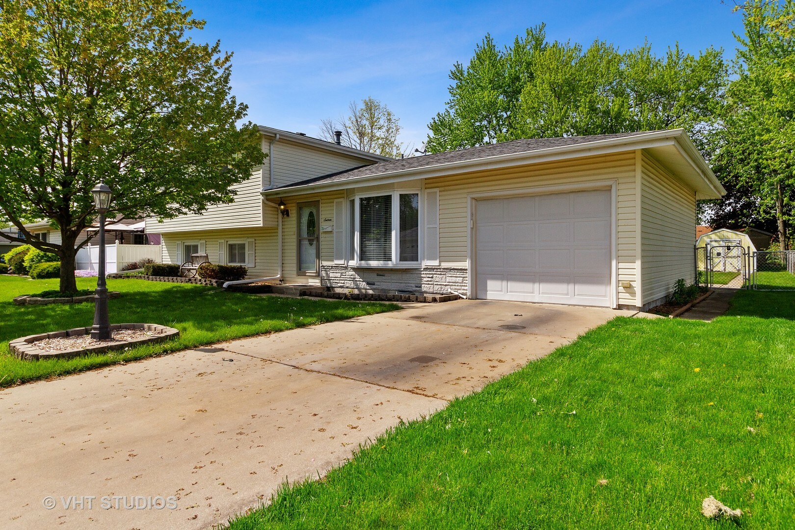 Property Photo:  16 Hilltop Drive  IL 60914 