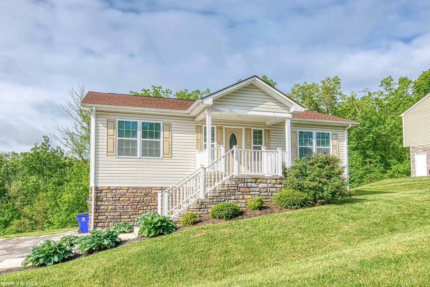 Property Photo:  1420 Sherwood Drive  VA 24073 