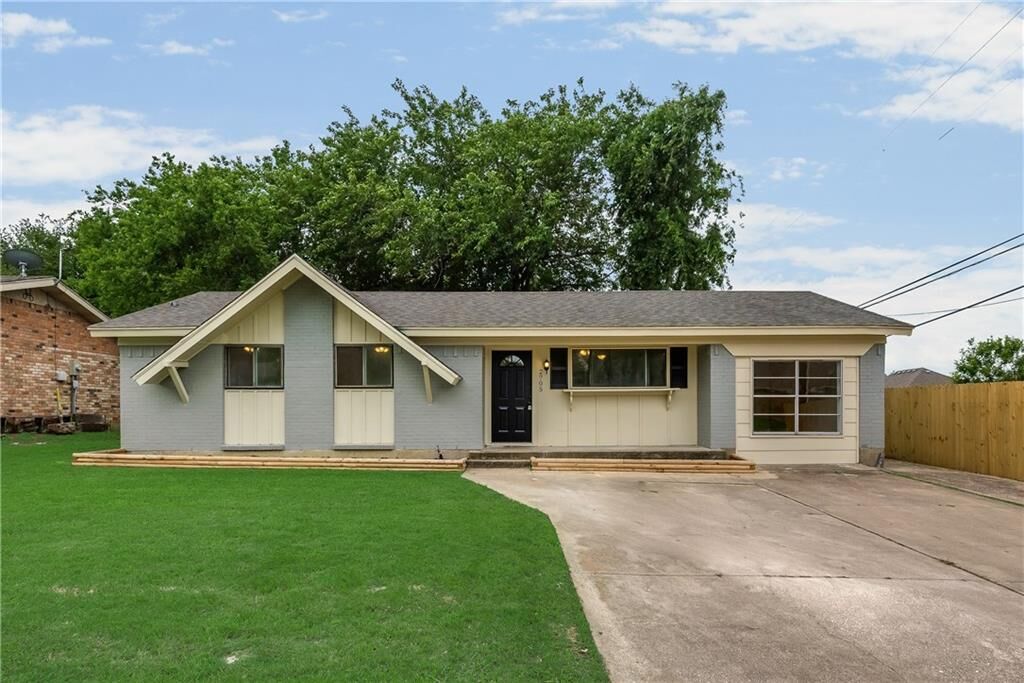 Property Photo:  2705 Woodlawn Drive  TX 75119 