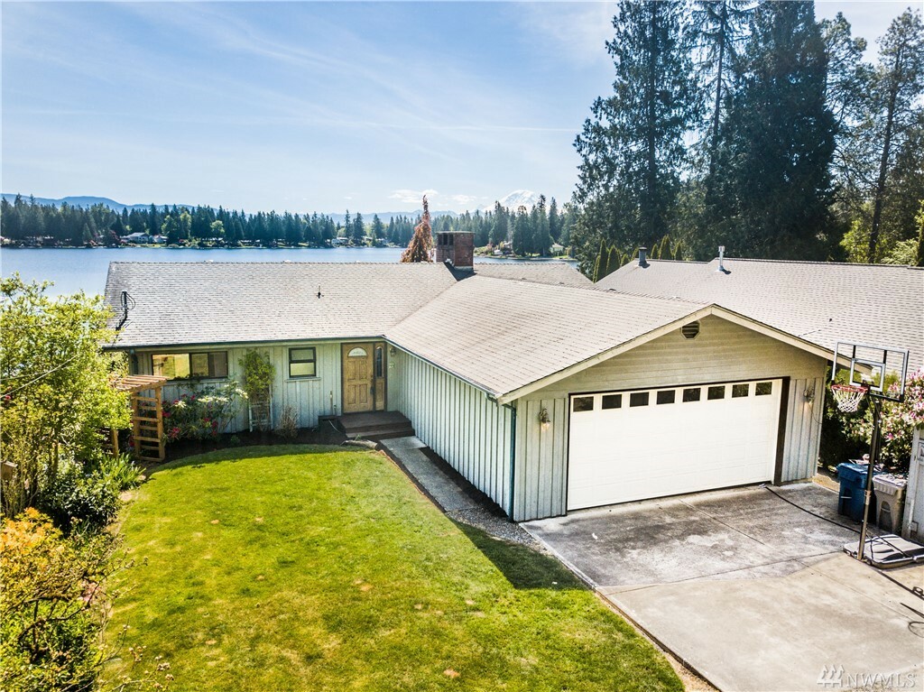 Property Photo:  30831 E Lake Morton Dr SE  WA 98042 