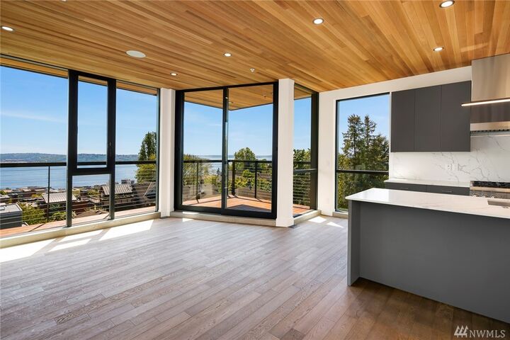 Property Photo:  210 W Comstock St 501  WA 98119 