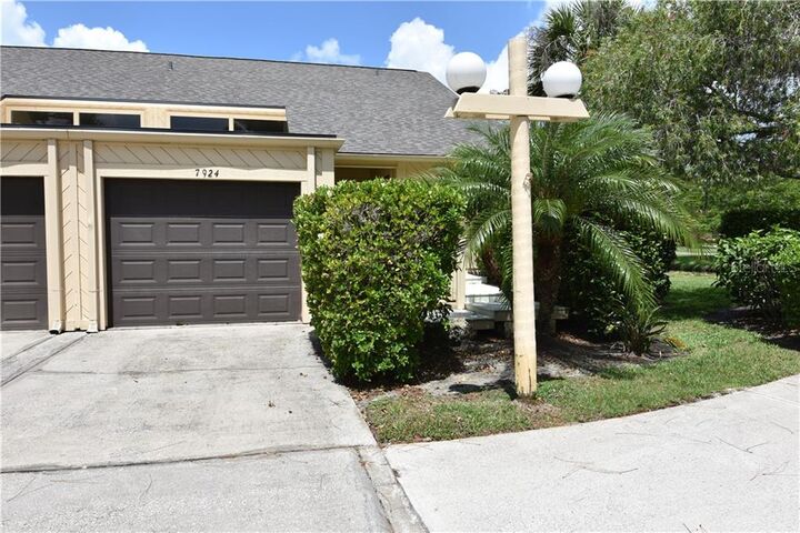 Property Photo: 7924 Woodpointe Court 30 FL 34238
