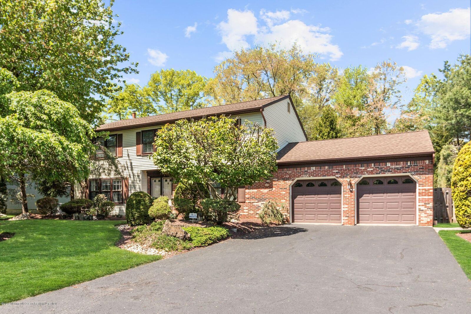 Property Photo:  4 Mohawk Lane  NJ 07726 