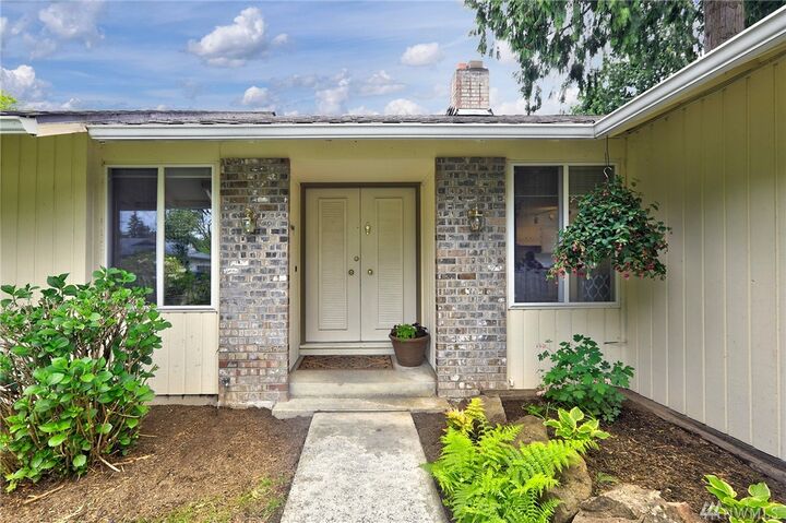 Property Photo: 16425 NE 21st Place WA 98008