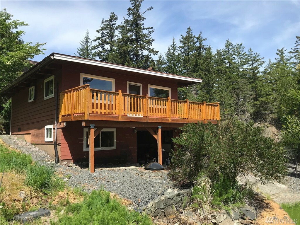 Property Photo:  1203 Island Dr  WA 98262 