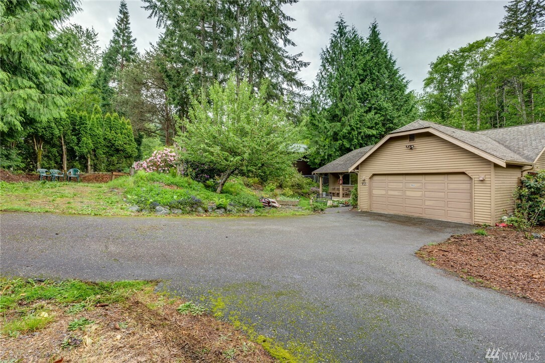 Property Photo:  903 Yew St  WA 98229 