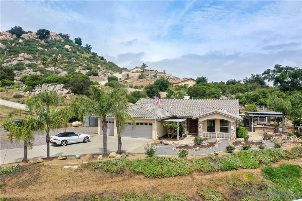 Property Photo:  3123 Duck Pond Ln  CA 92065 