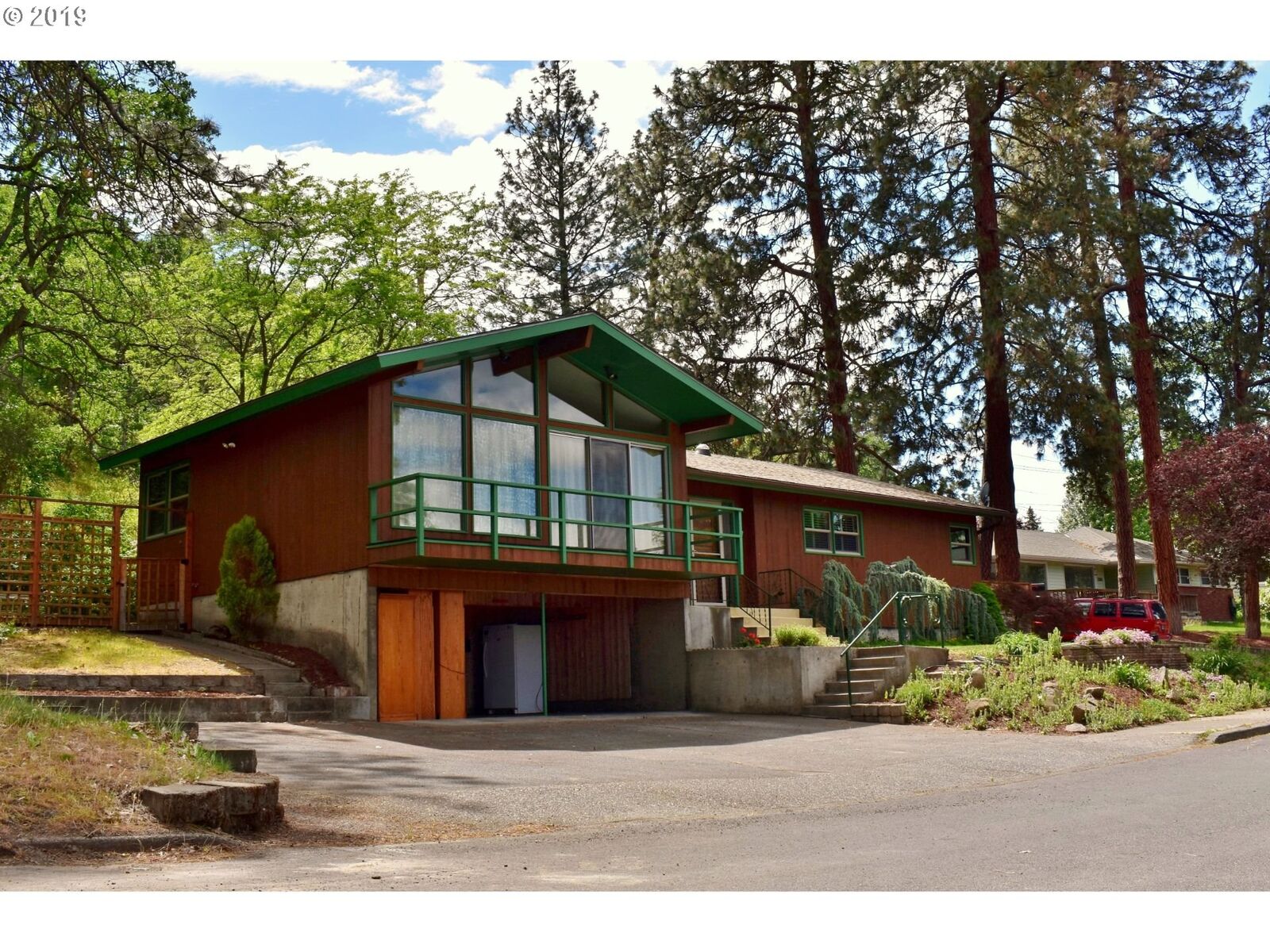 Property Photo:  1960 W Scenic Dr  OR 97058 